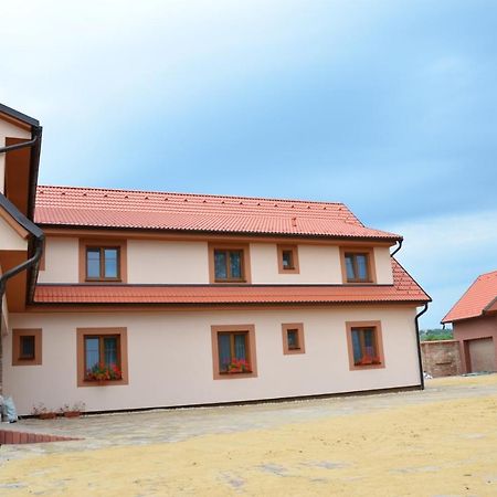Penzion Tramin 瓦尔季采 外观 照片